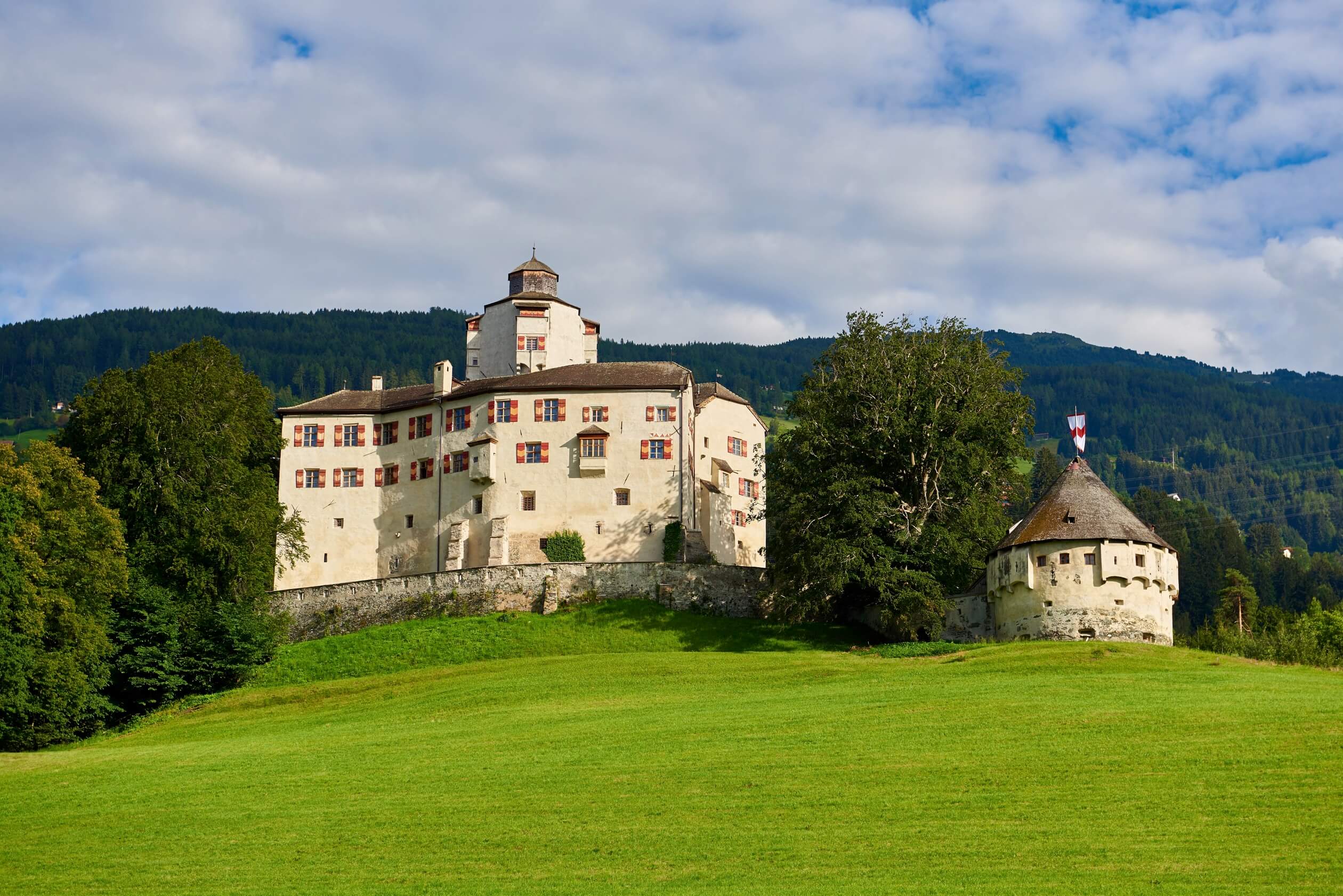 castle friedberg mountain