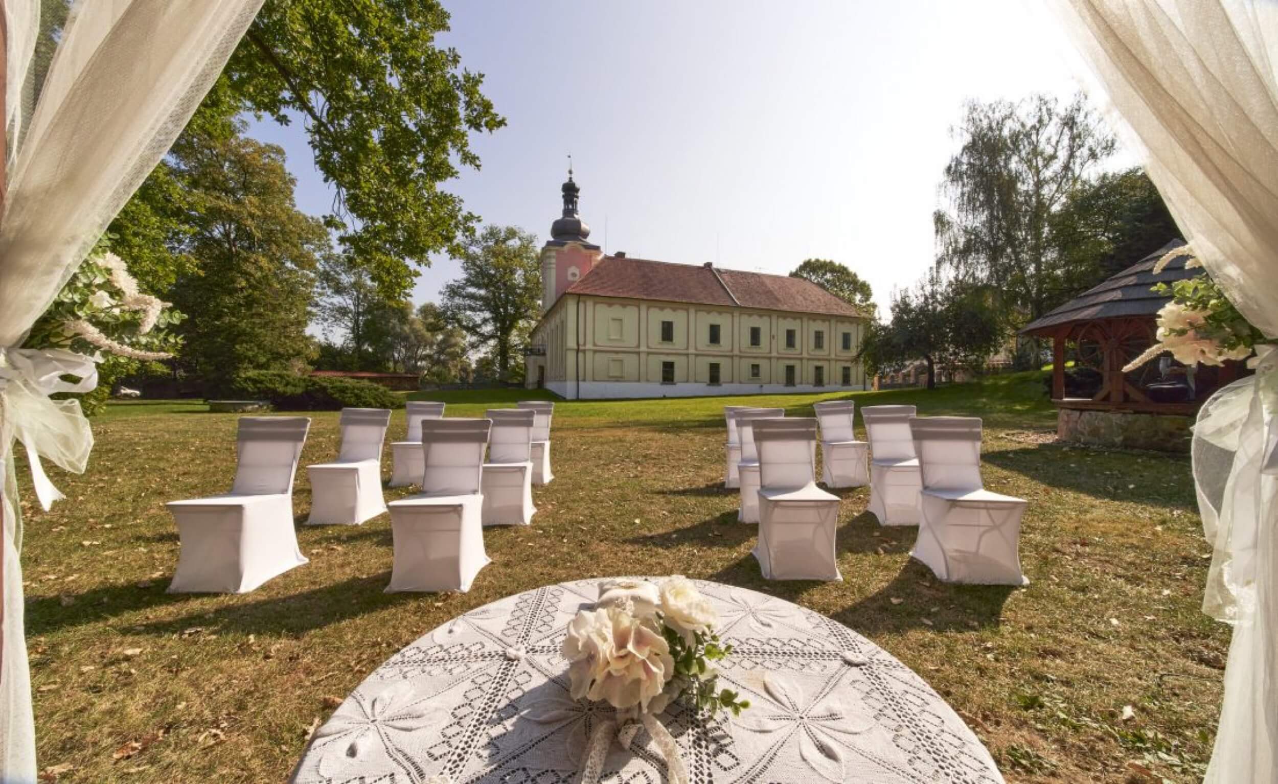 castle lesany wedding setup